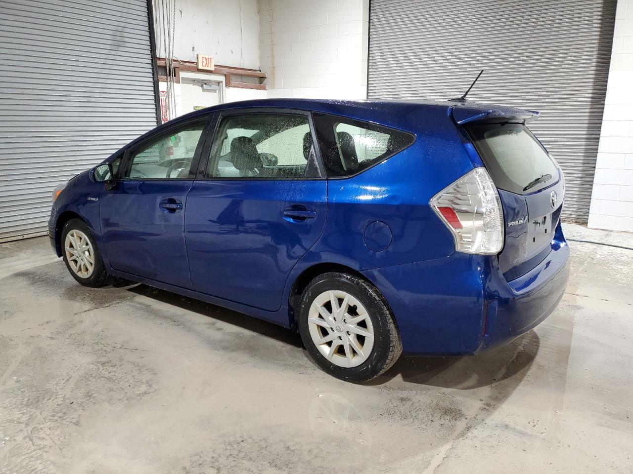 2013 TOYOTA PRIUS V - Фото 2