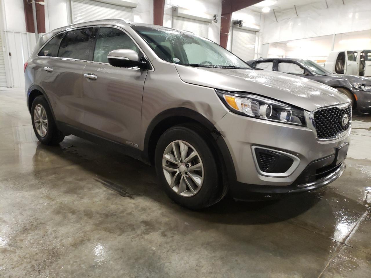2017 KIA SORENTO LX - Фото 4
