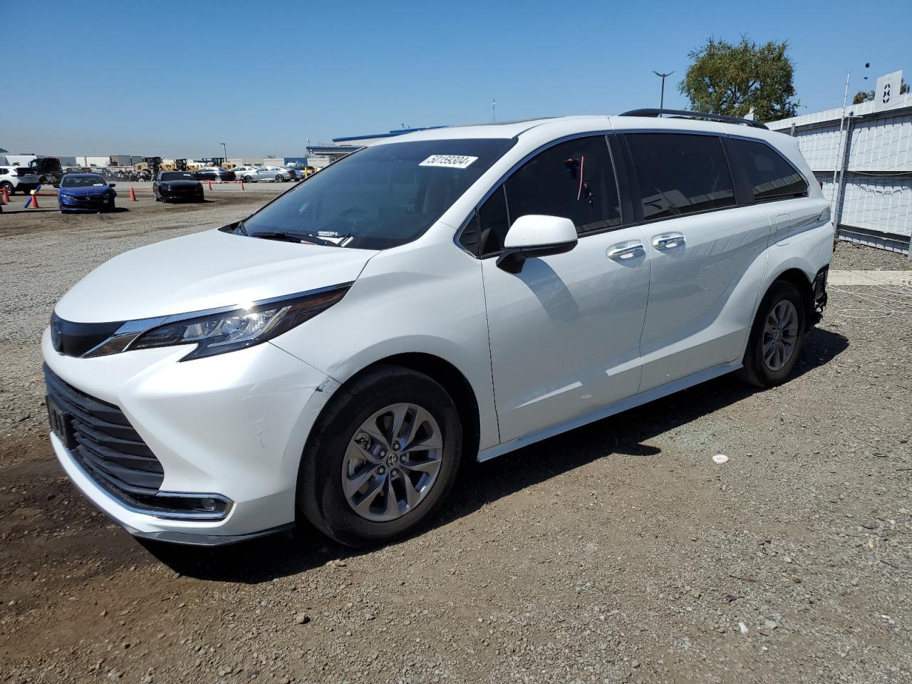 2022 TOYOTA SIENNA XLE car image