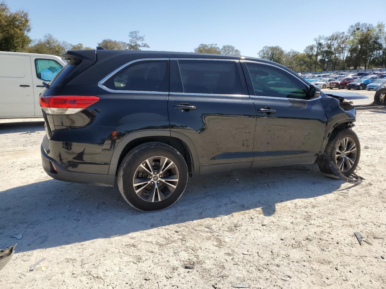 2019 TOYOTA HIGHLANDER - Image 3