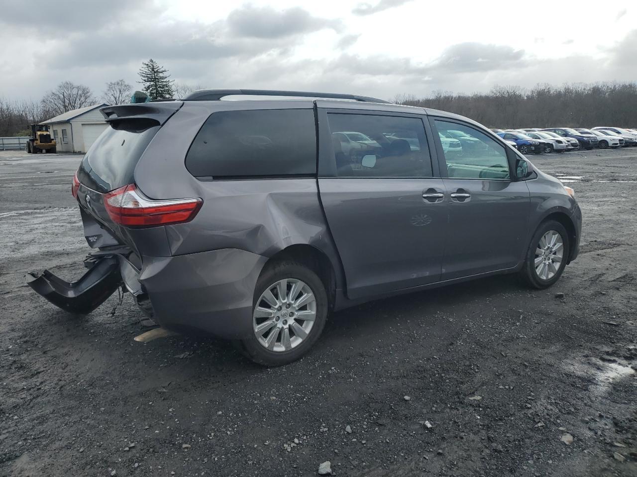 2015 TOYOTA SIENNA XLE - Фото 3