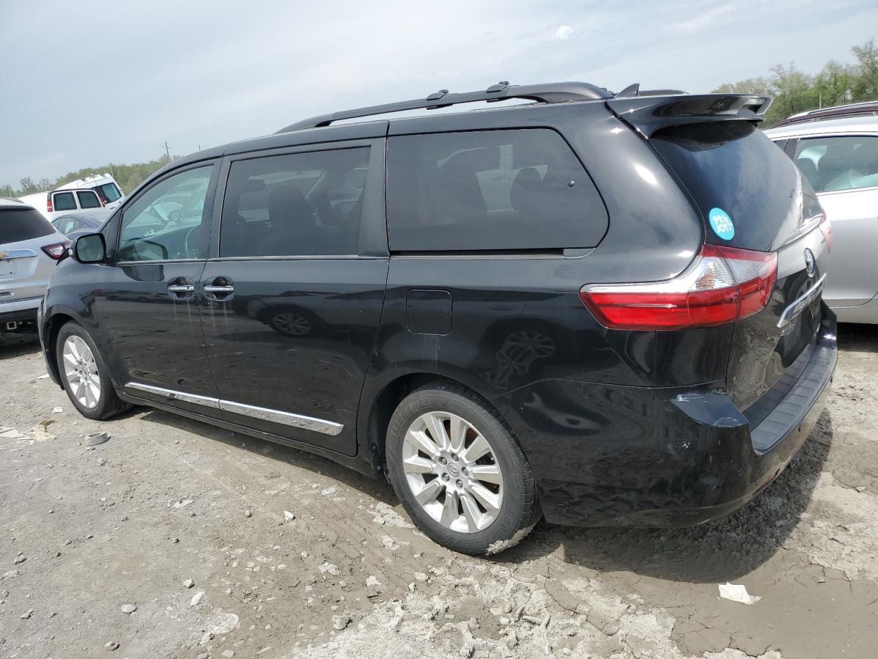 2015 TOYOTA SIENNA XLE - Фото 2