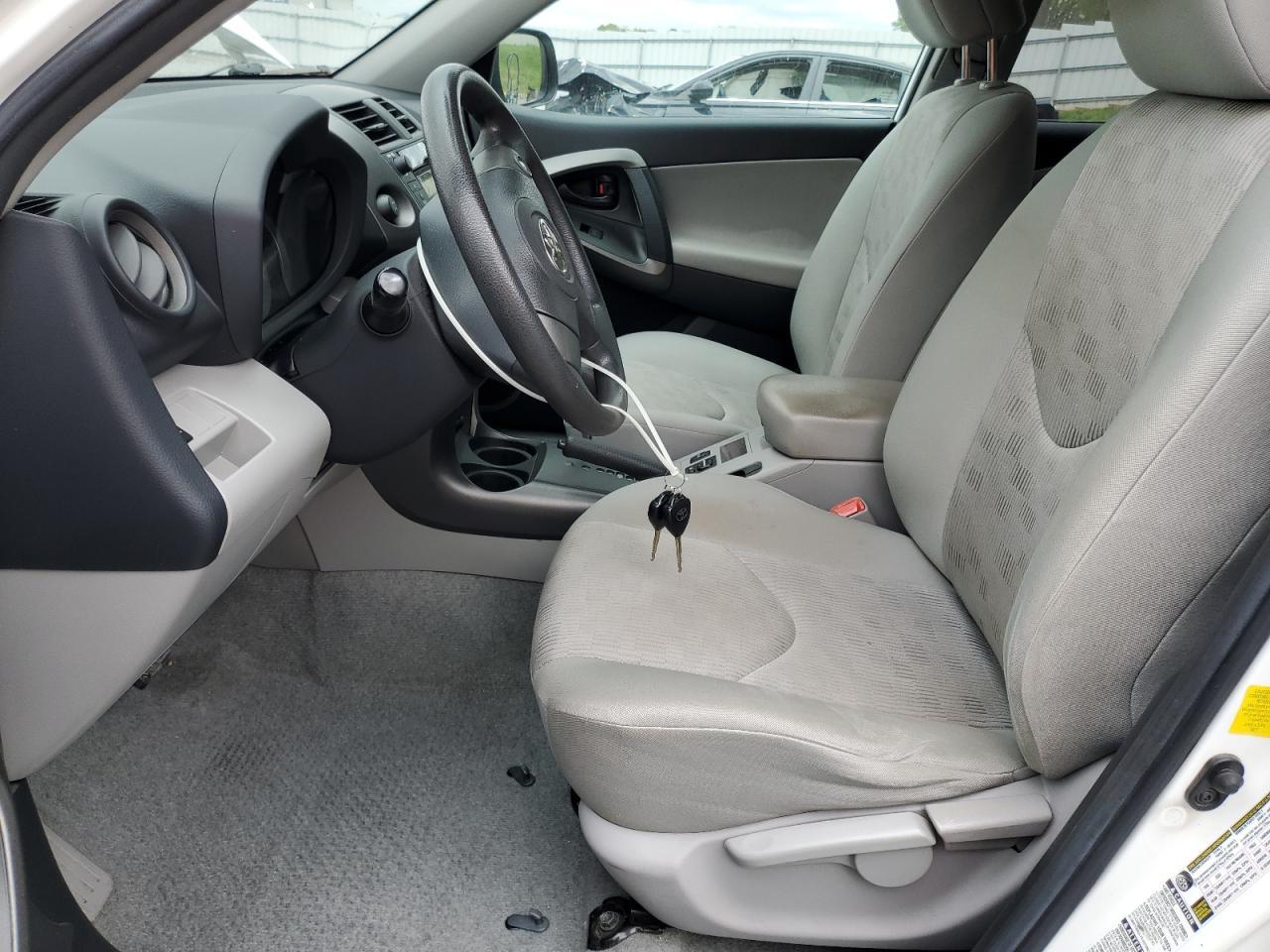 2011 TOYOTA RAV4 - Фото 7