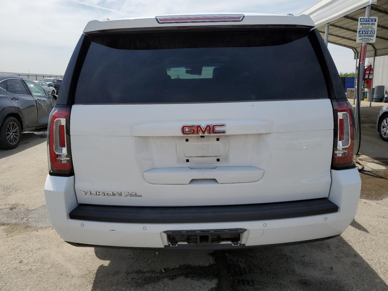 2016 GMC YUKON XL K - Image 6