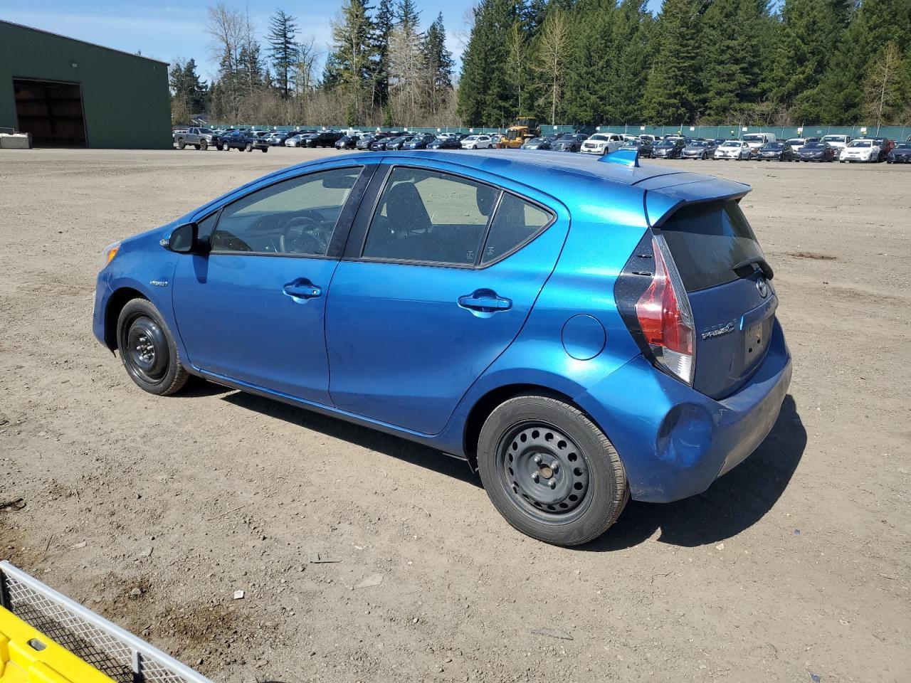 2016 TOYOTA PRIUS C - Image 2