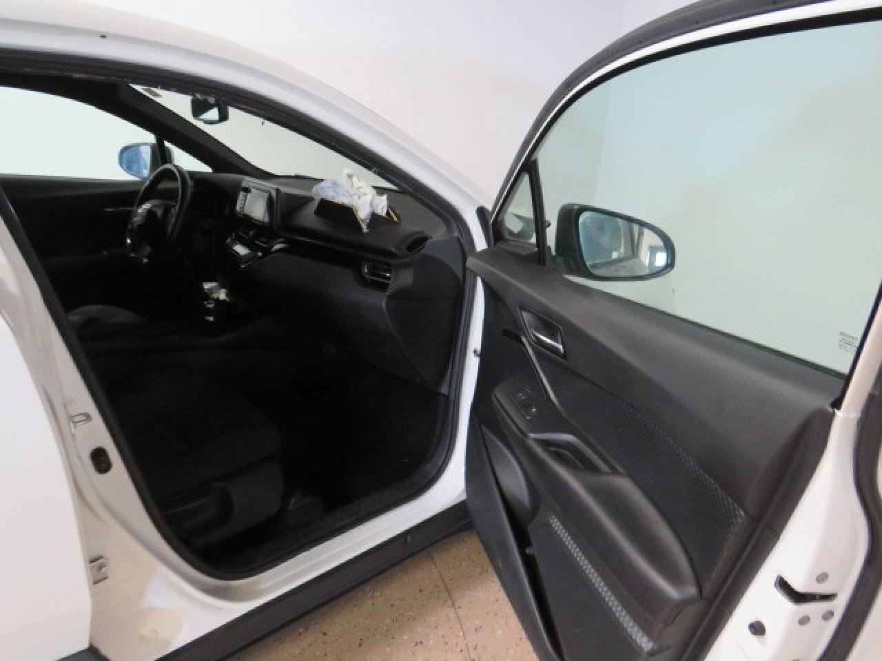2018 TOYOTA C-HR XLE - Image 5