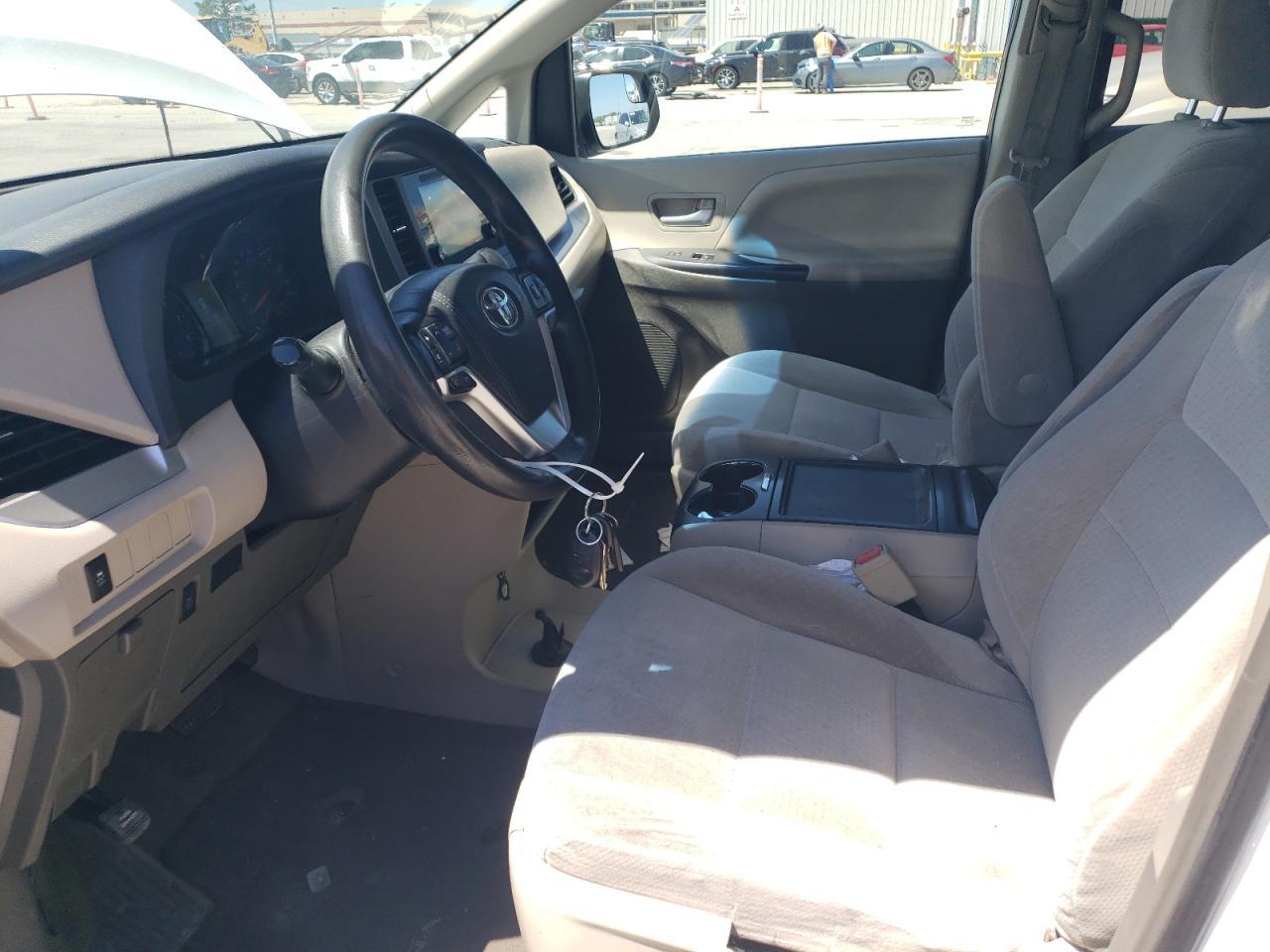 2015 TOYOTA SIENNA LE - Фото 7