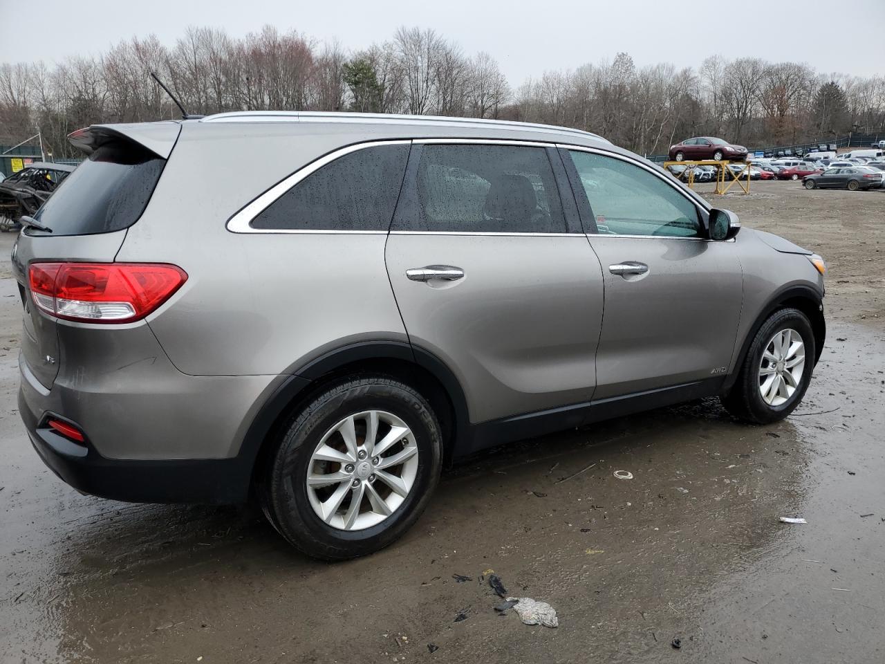 2017 KIA SORENTO LX - Image 3