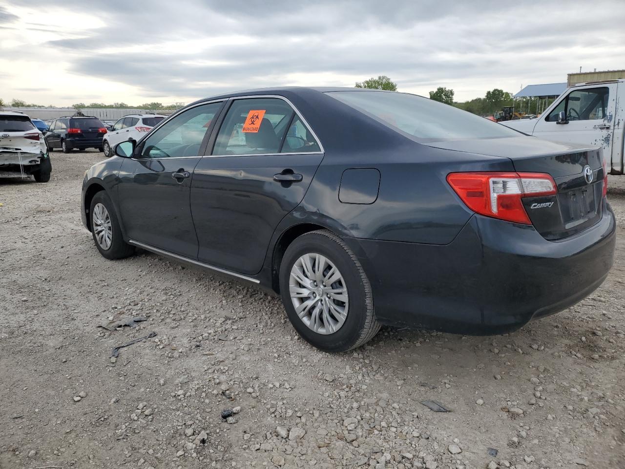 2014 TOYOTA CAMRY L - Фото 2