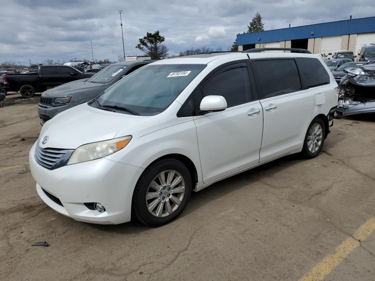 2011 TOYOTA SIENNA XLE
