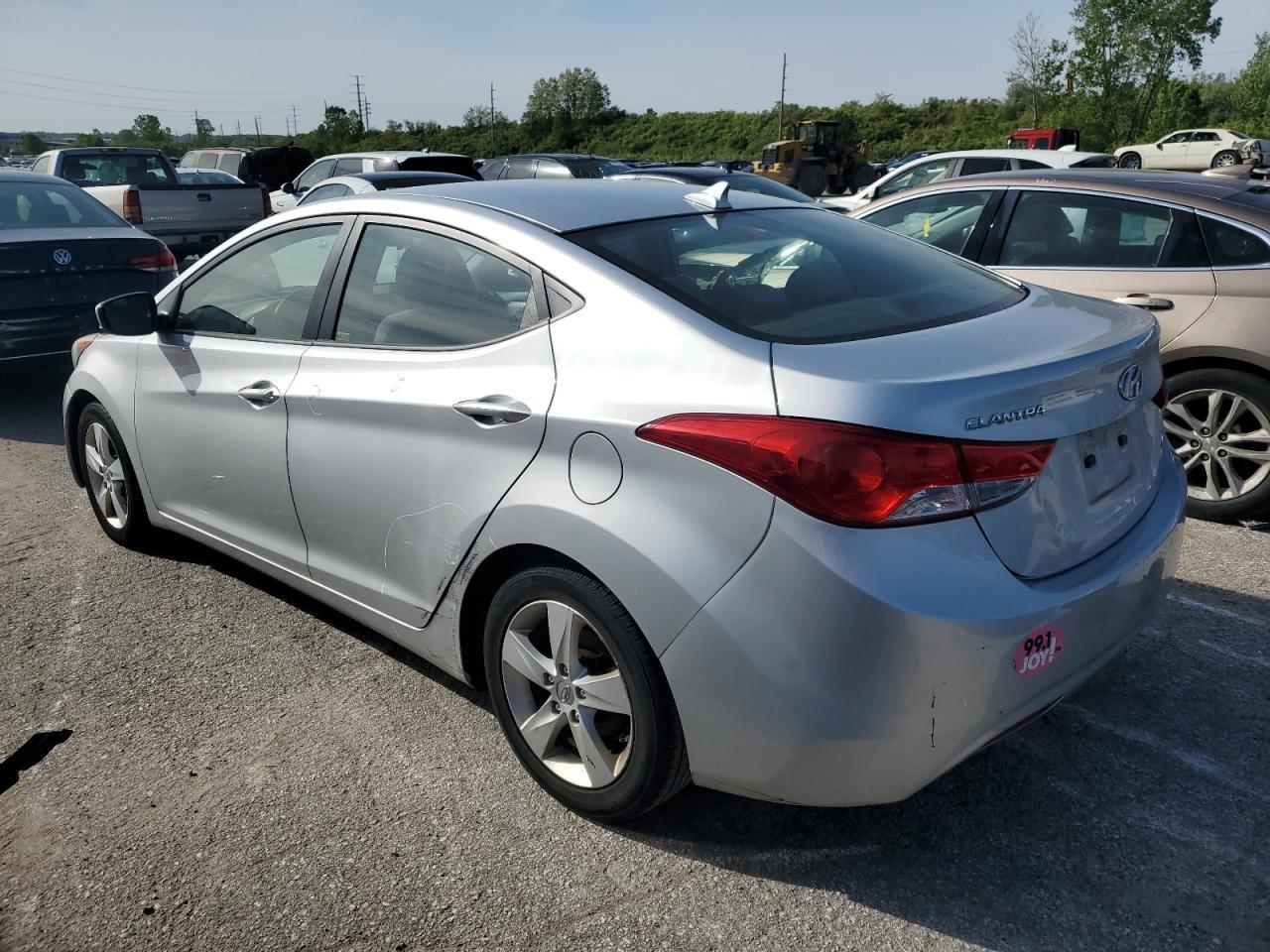 2013 HYUNDAI ELANTRA GL - Image 2