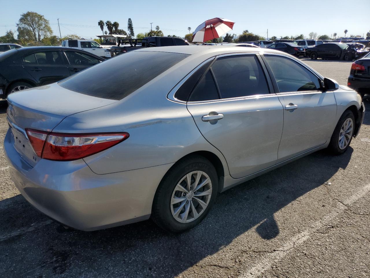 2016 TOYOTA CAMRY LE - Фото 3