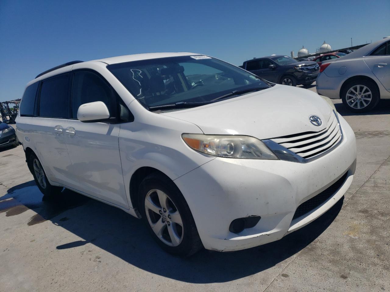 2015 TOYOTA SIENNA LE - Фото 4