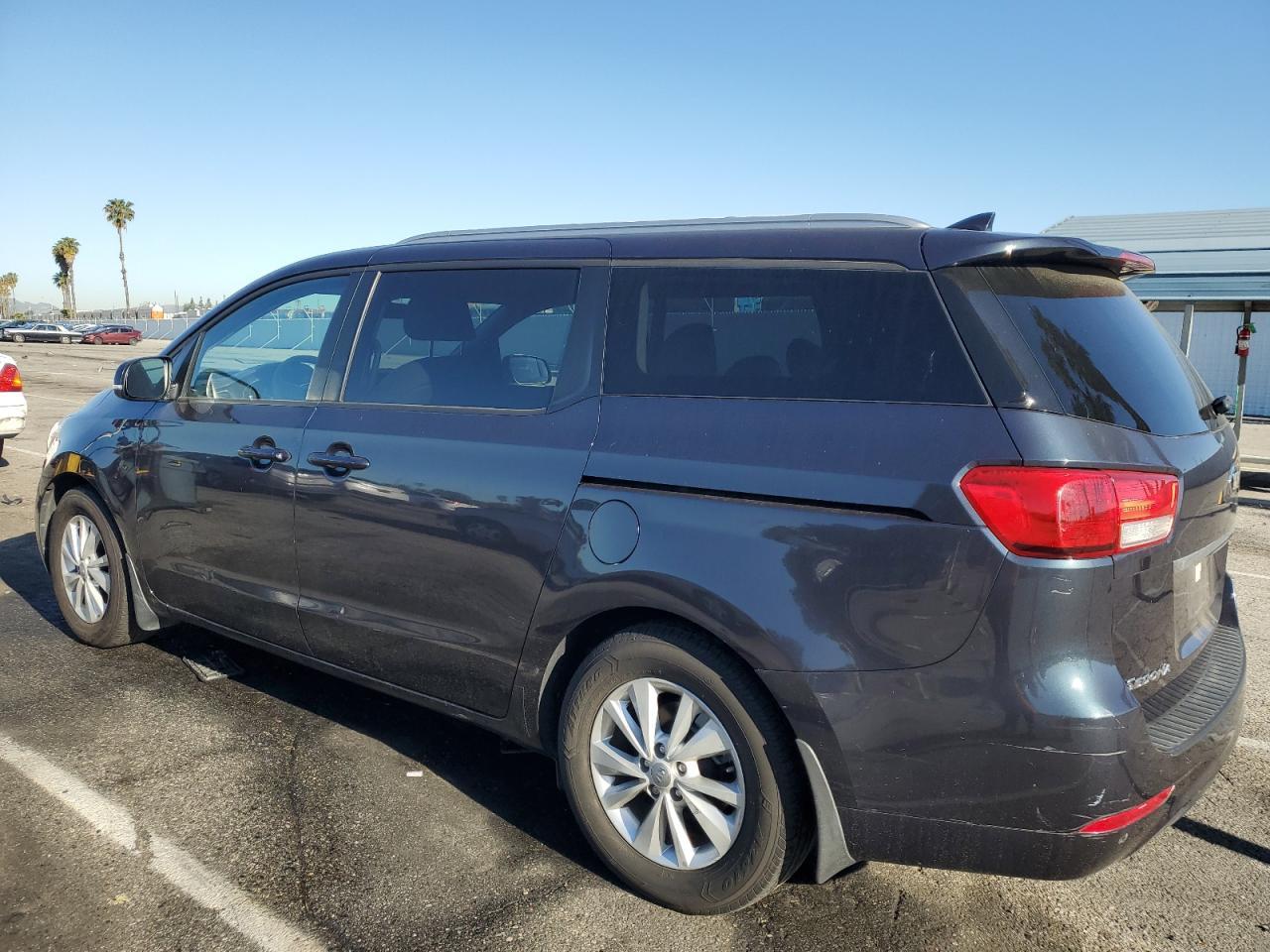 2016 KIA SEDONA LX - Фото 2