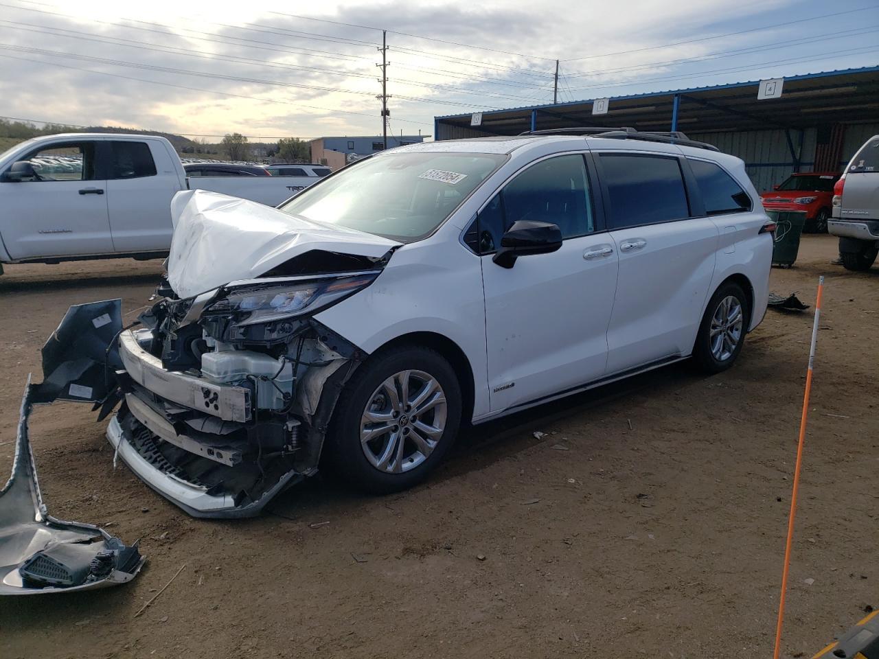 2021 TOYOTA SIENNA XSE car image