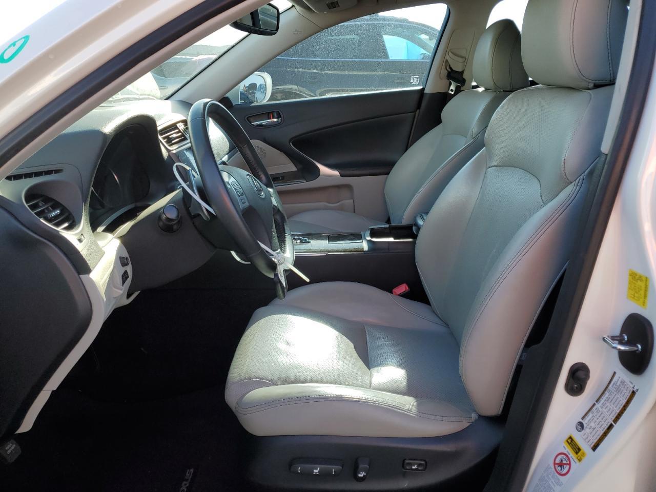 2011 LEXUS IS 250 - Фото 7