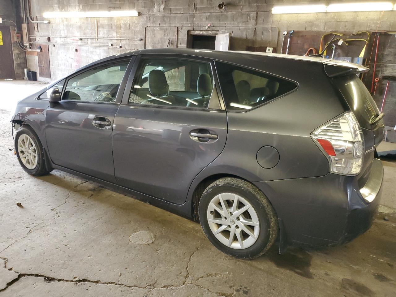 2013 TOYOTA PRIUS V - Image 2
