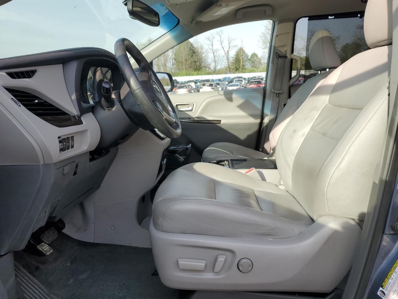 2015 TOYOTA SIENNA XLE - Фото 7