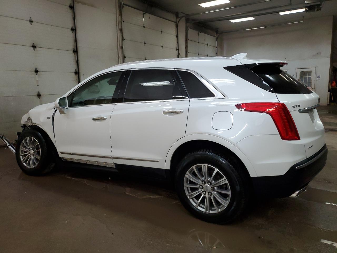 2019 CADILLAC XT5 LUXURY - Image 2