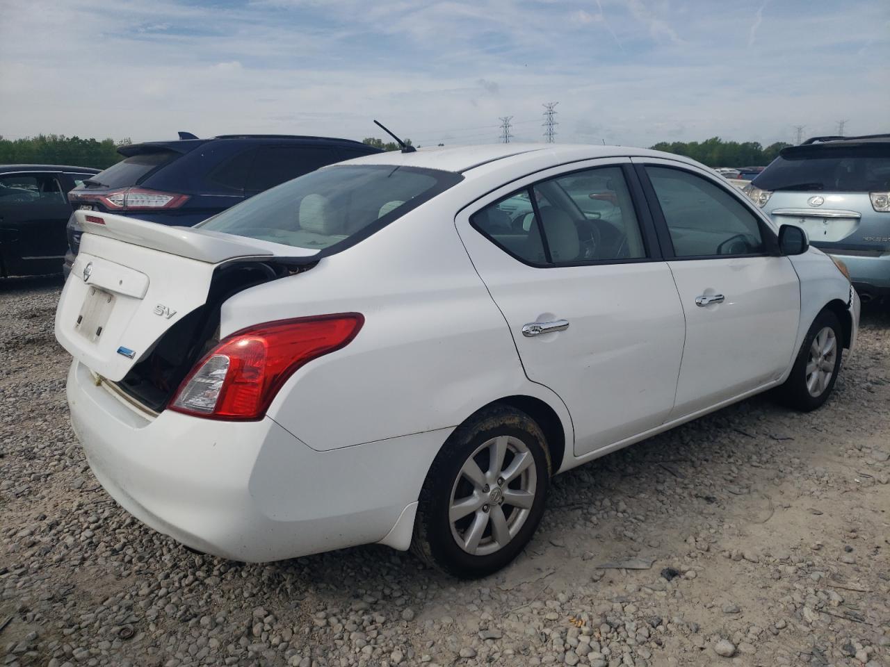 2014 NISSAN VERSA S - Фото 3
