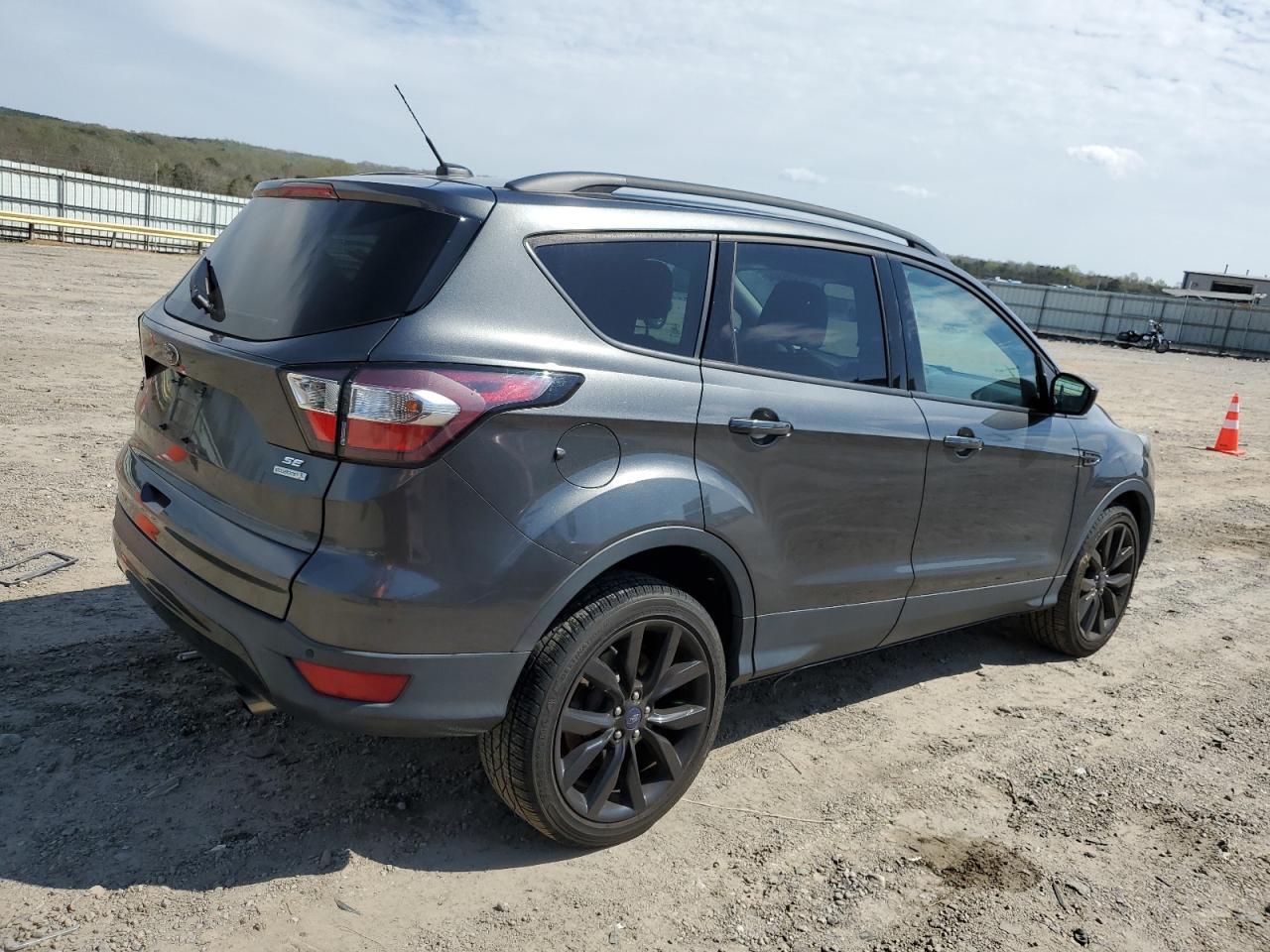 2017 FORD ESCAPE SE - Image 3