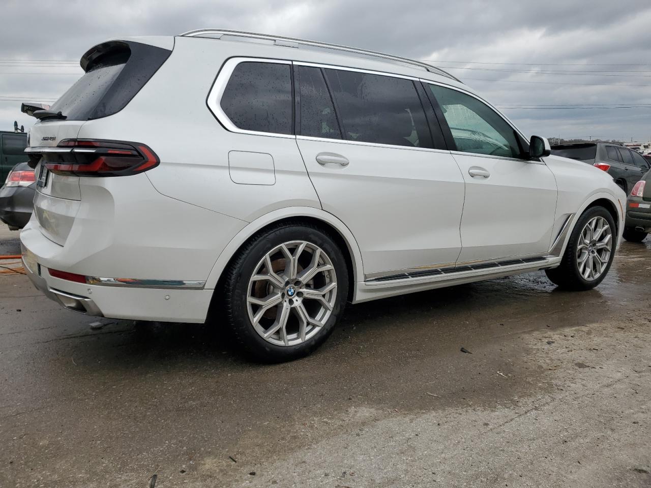 2024 BMW X7 XDRIVE4 - Image 3