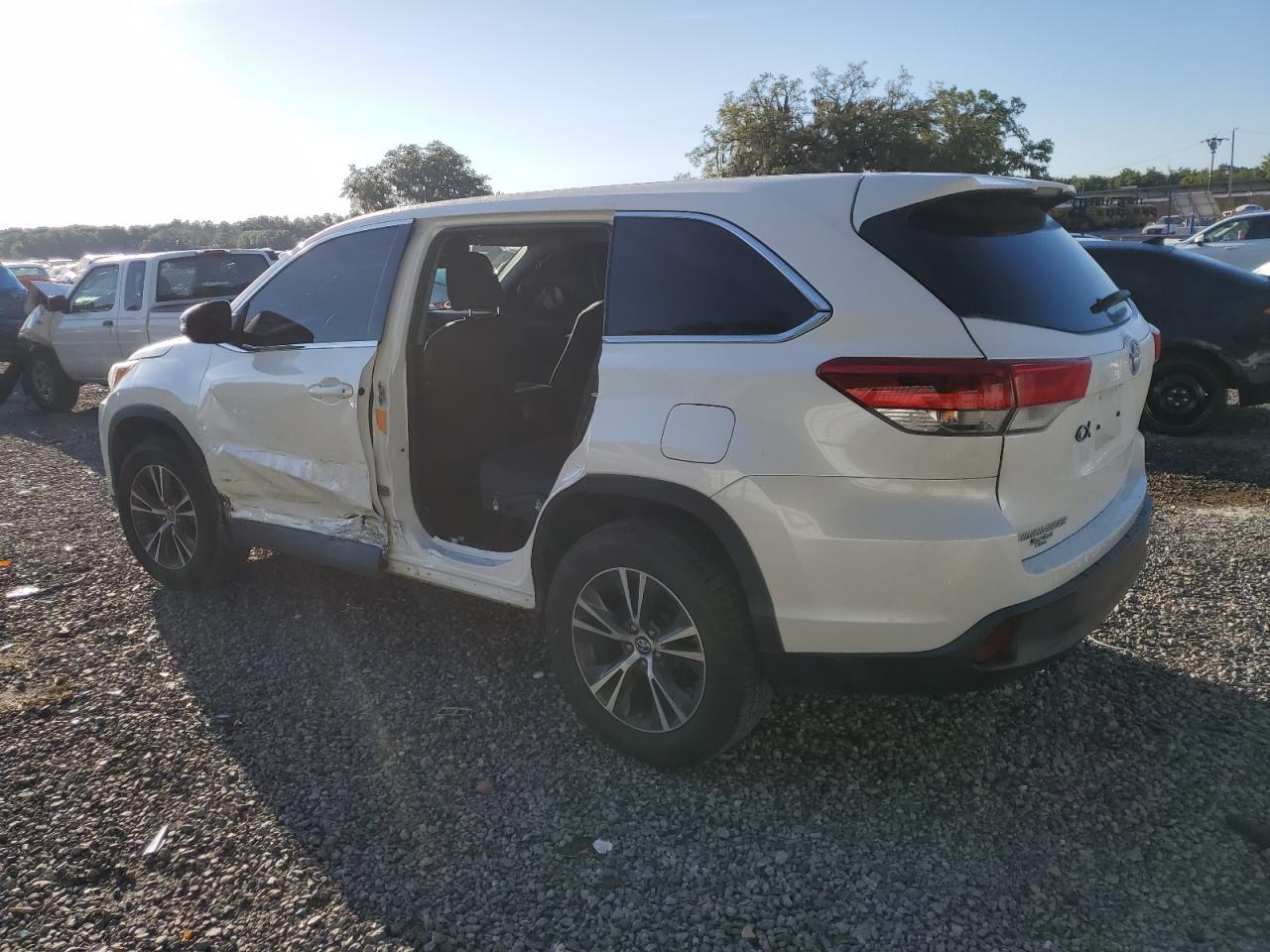 2019 TOYOTA HIGHLANDER - Image 2