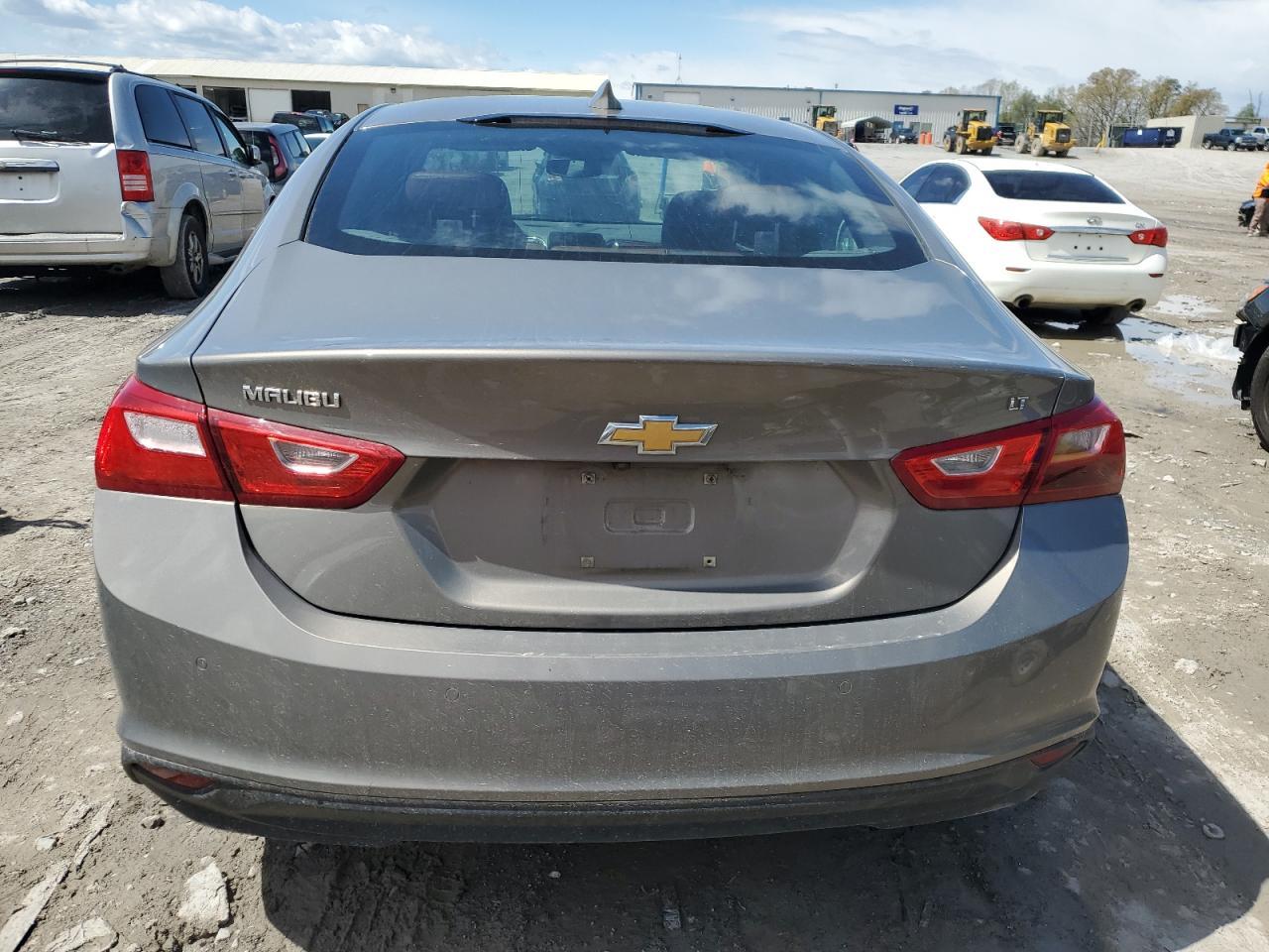2017 CHEVROLET MALIBU LT - Image 6
