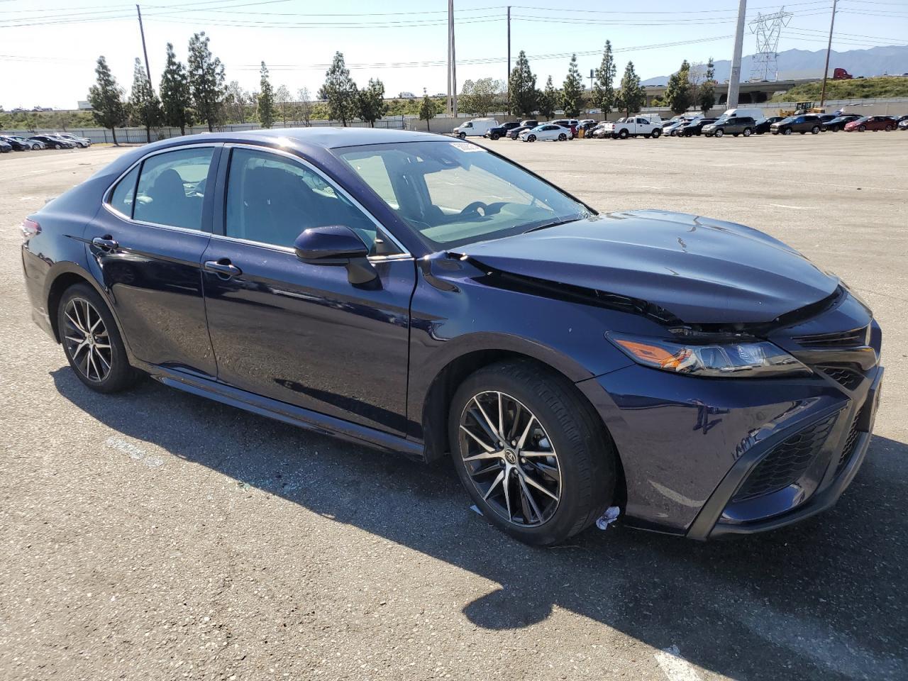 2021 TOYOTA CAMRY SE - Фото 4