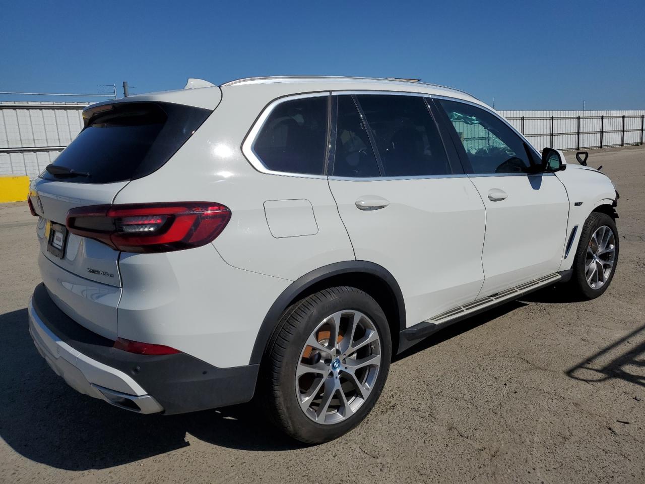 2023 BMW X5 XDRIVE4 - Image 3