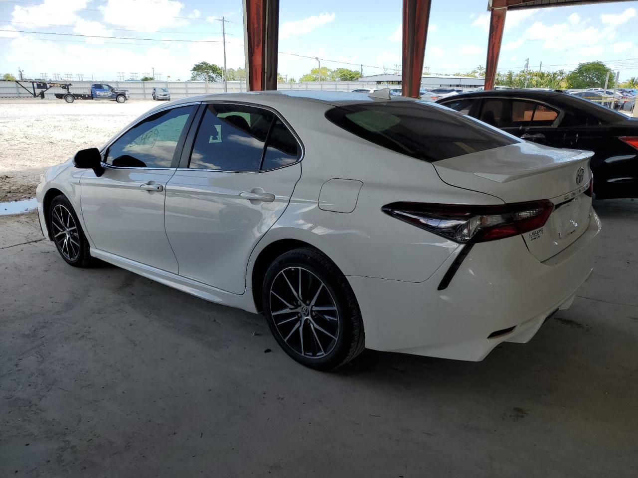 2021 TOYOTA CAMRY SE - Фото 2