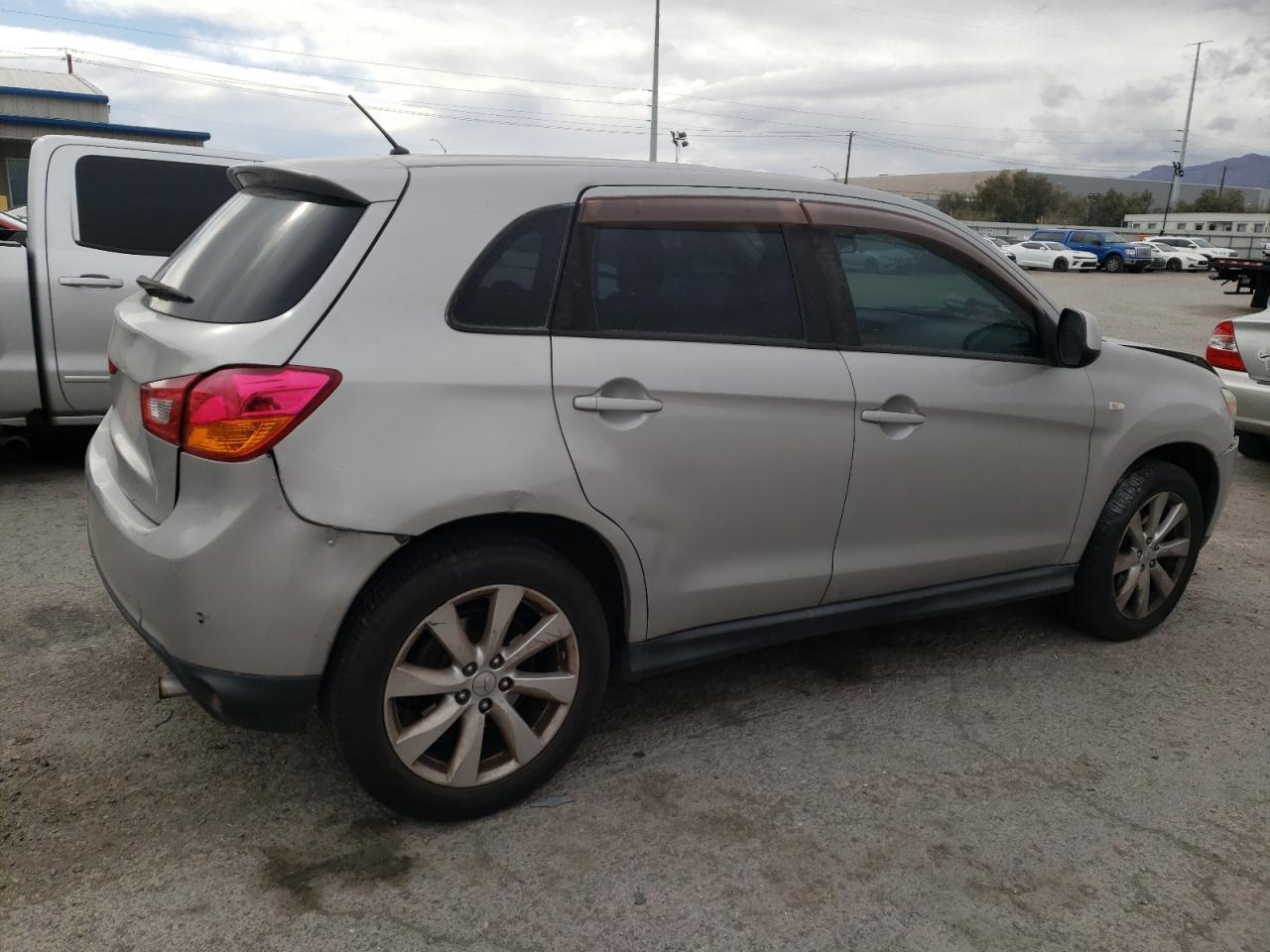 2015 MITSUBISHI OUTLANDER - Фото 3