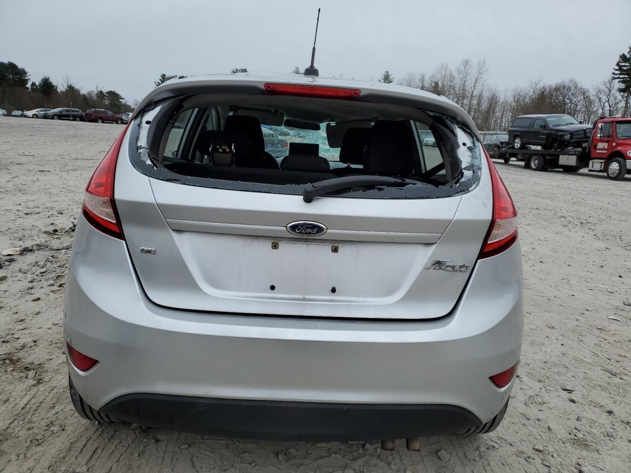 2013 FORD FIESTA SE - Фото 6