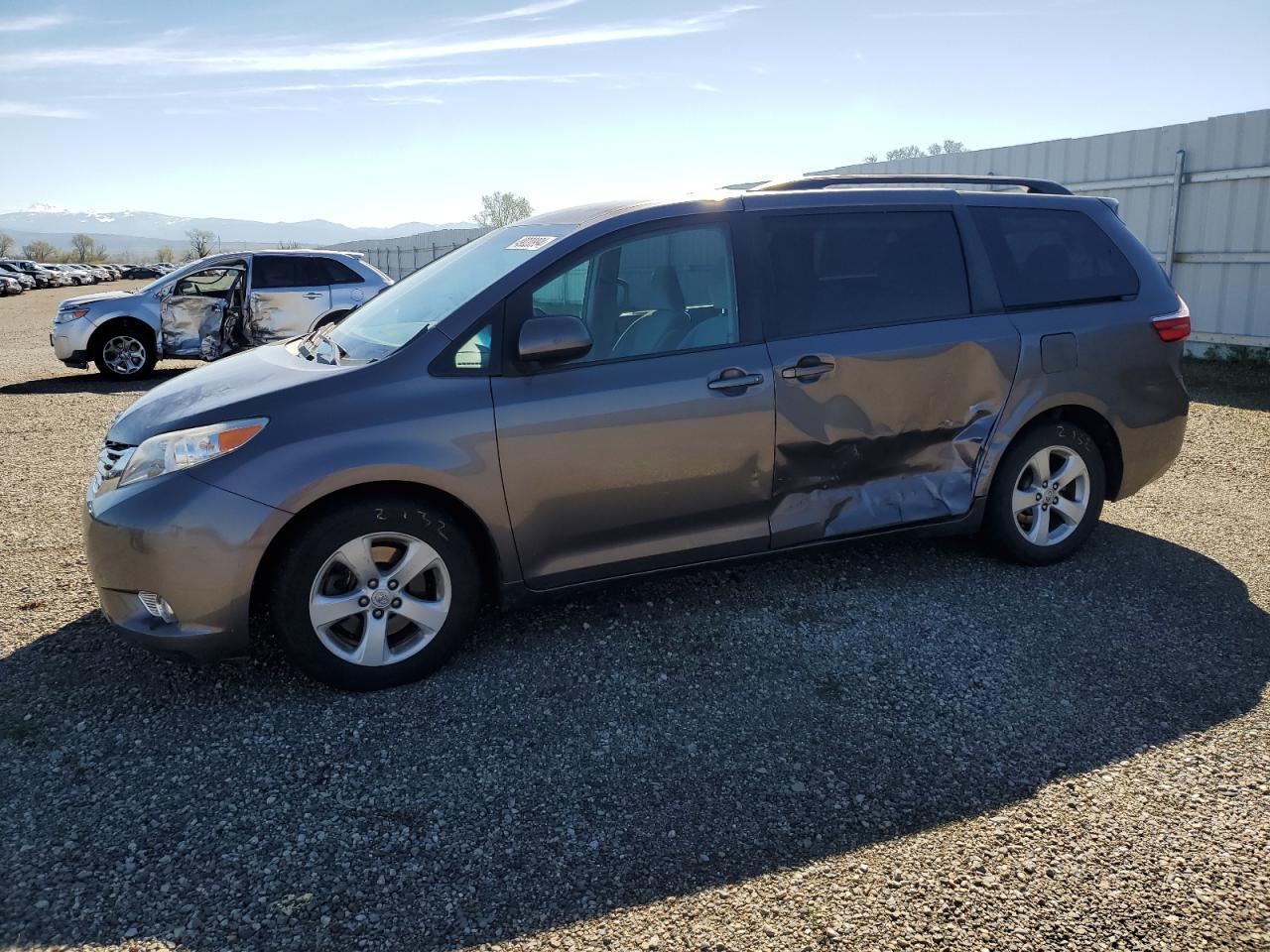 2015 TOYOTA SIENNA LE