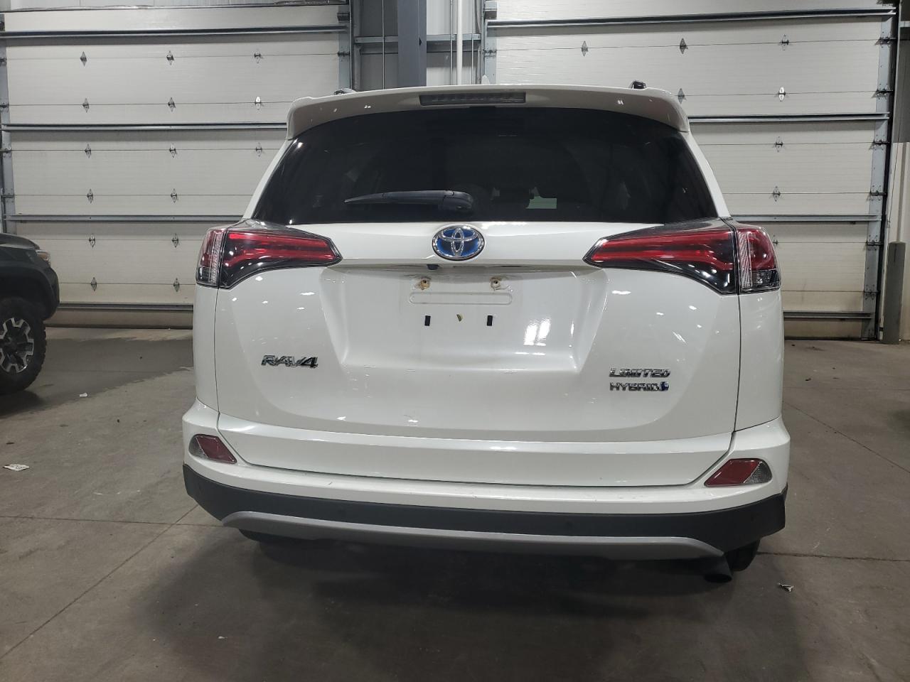 2017 TOYOTA RAV4 HV LI - Фото 6