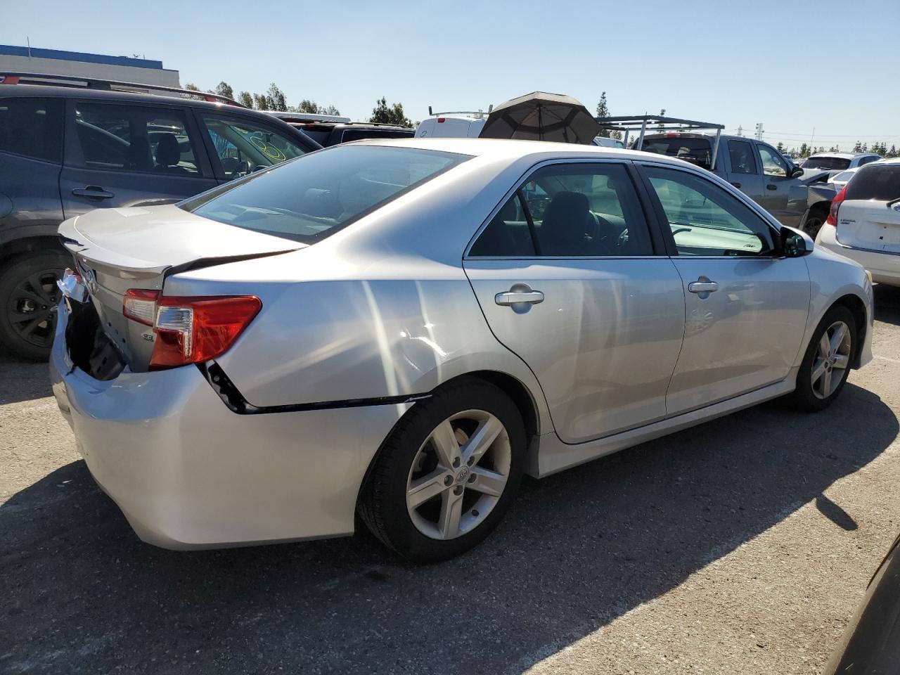 2013 TOYOTA CAMRY L - Фото 3