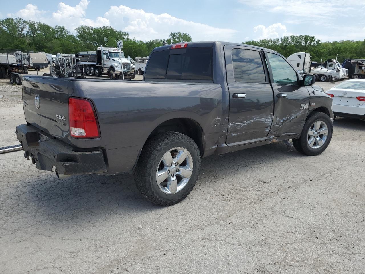 2015 RAM 1500 SLT - Image 3