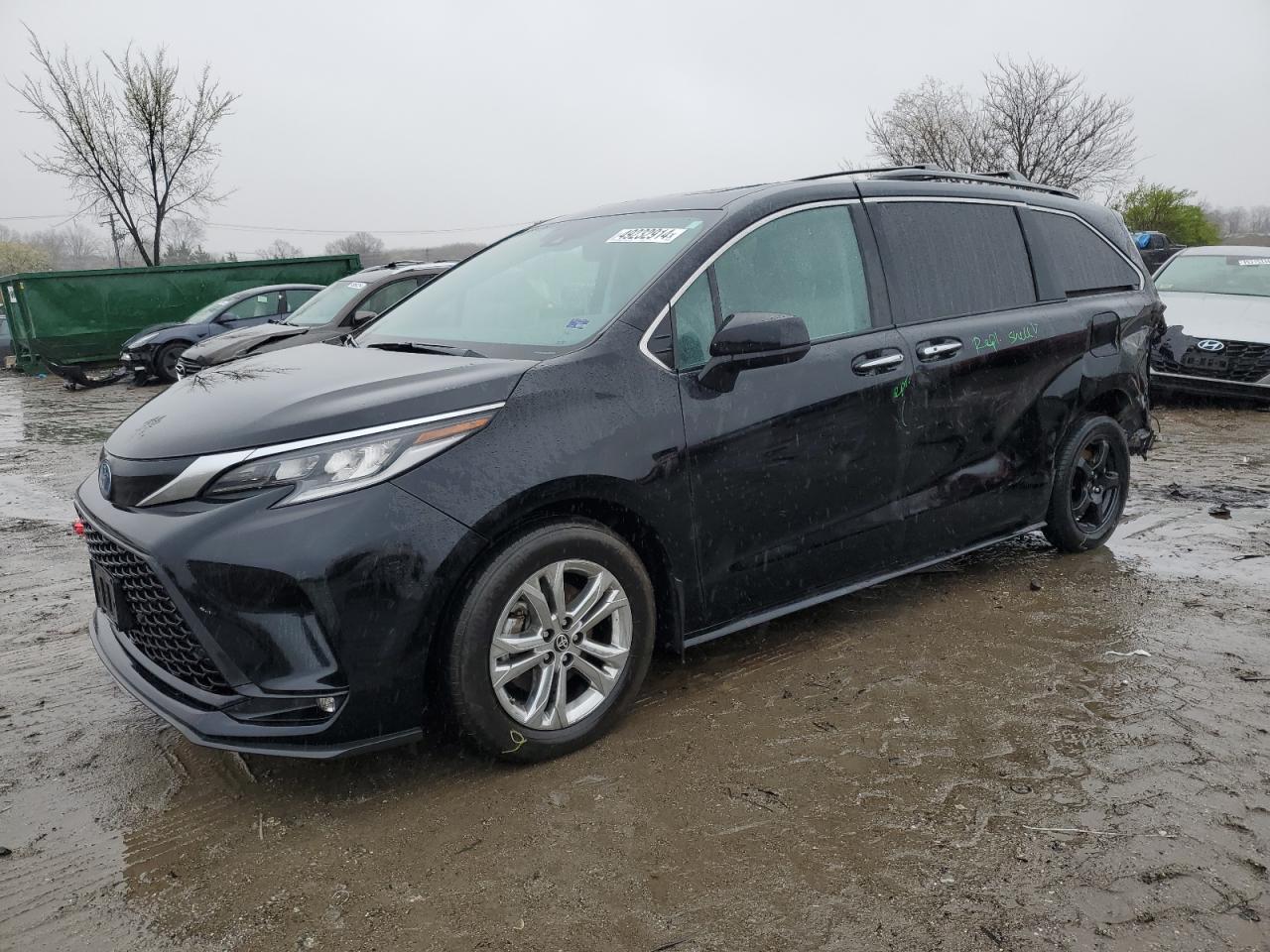 2022 TOYOTA SIENNA XSE car image