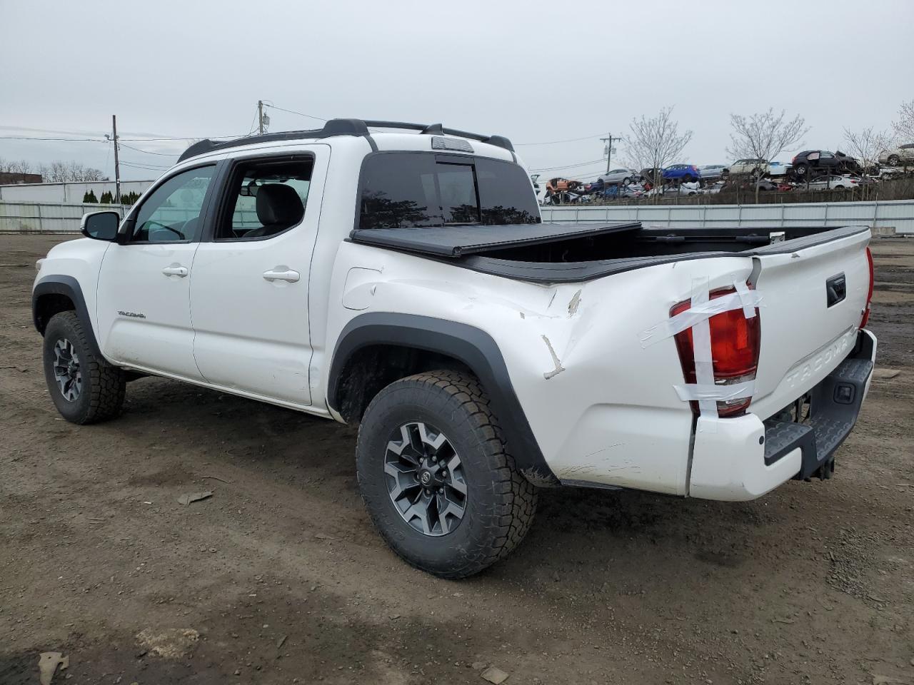 2017 TOYOTA TACOMA DOU - Фото 2