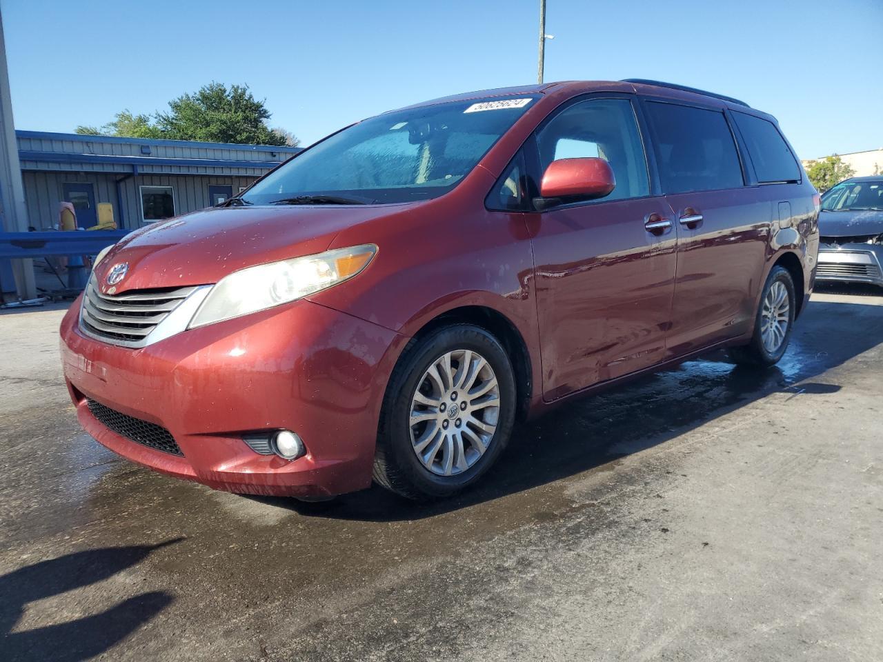 2011 TOYOTA SIENNA XLE