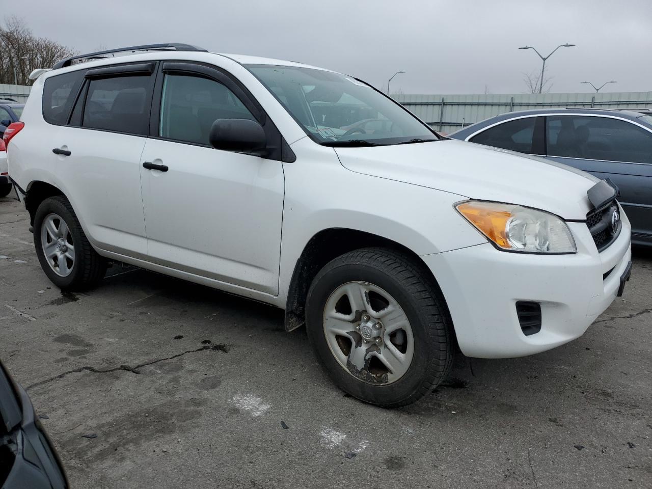 2011 TOYOTA RAV4 - Image 4