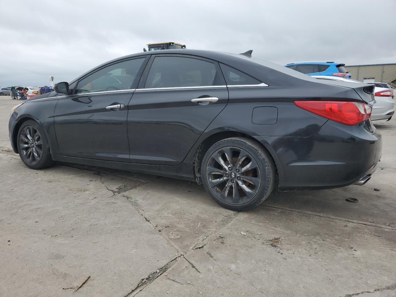 2011 HYUNDAI SONATA SE - Image 2