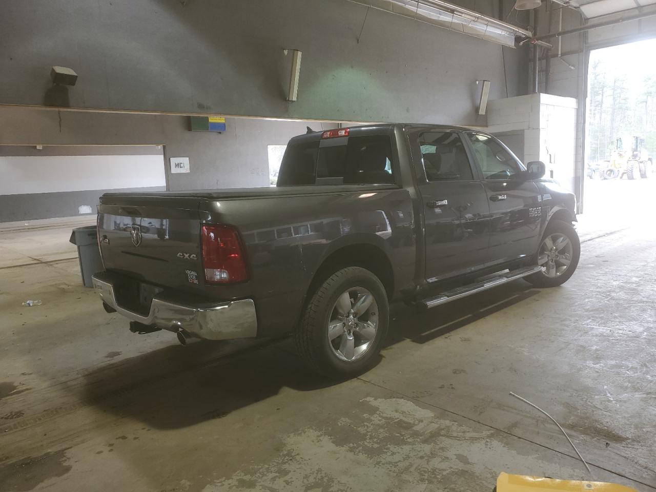 2017 RAM 1500 SLT - Image 3