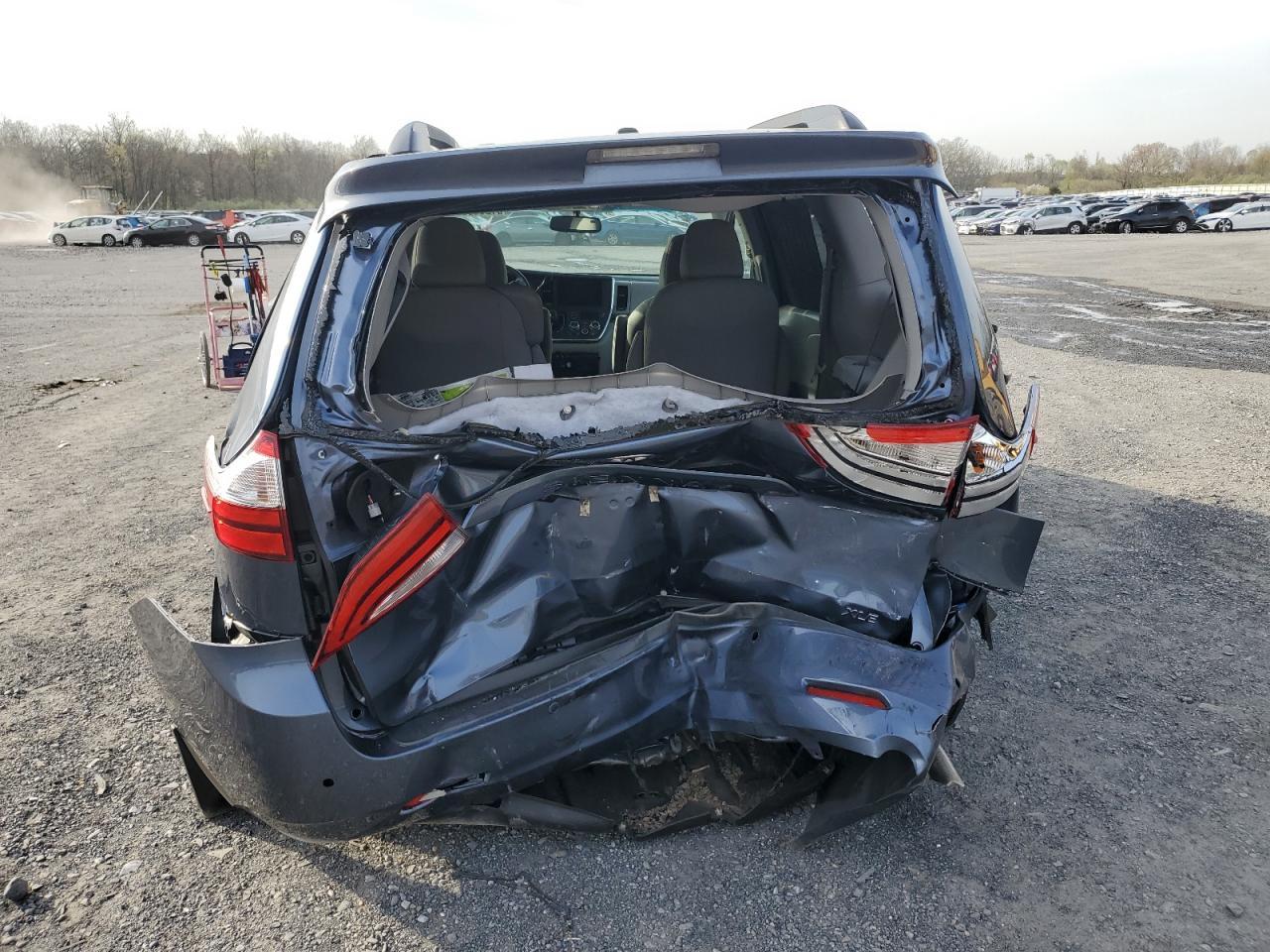 2015 TOYOTA SIENNA XLE - Фото 6