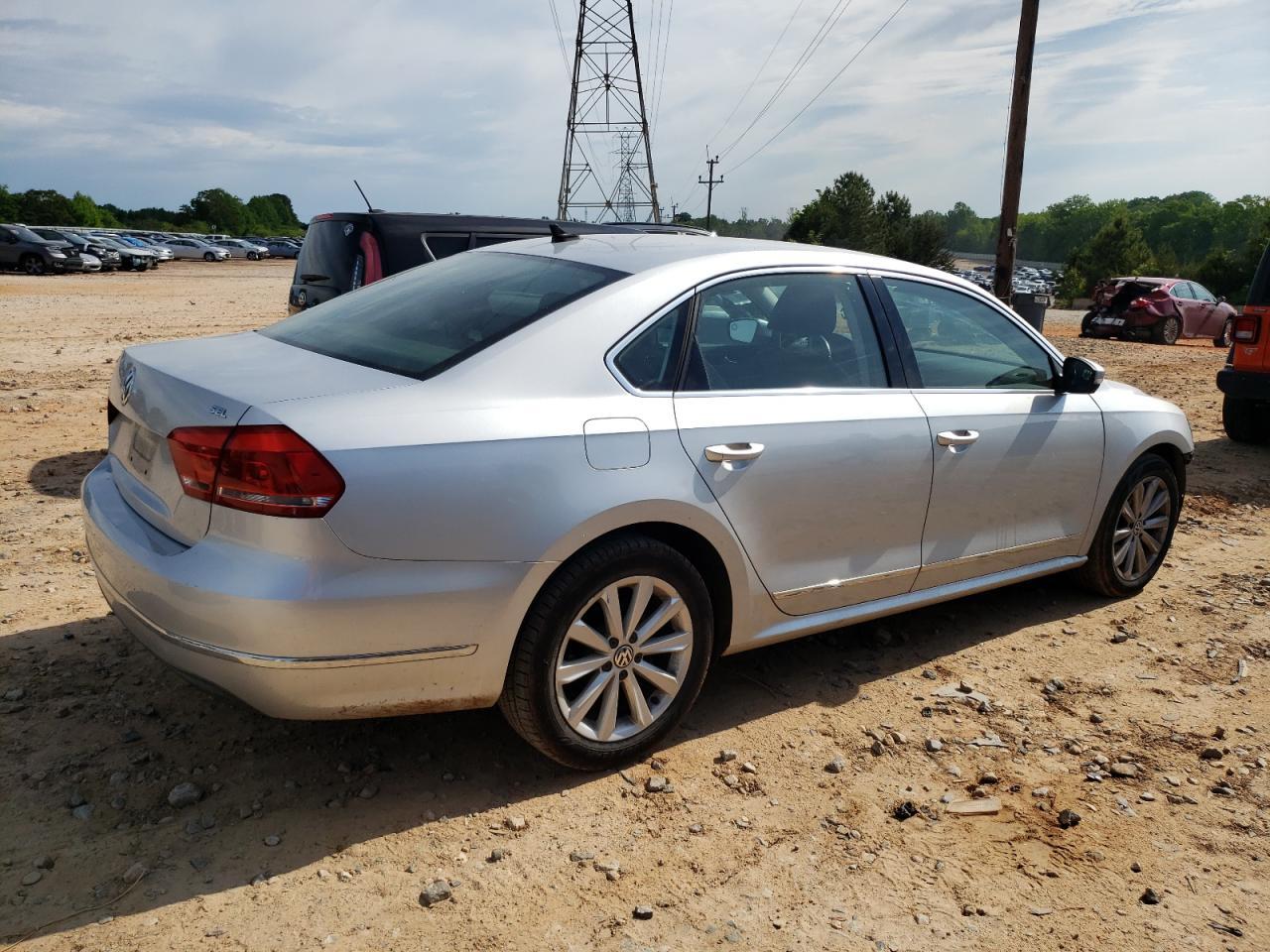 2013 VOLKSWAGEN PASSAT SEL - Image 3