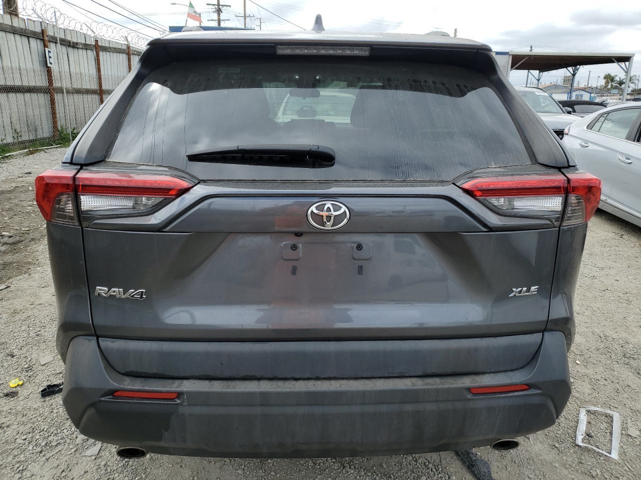 2020 TOYOTA RAV4 XLE - Image 6