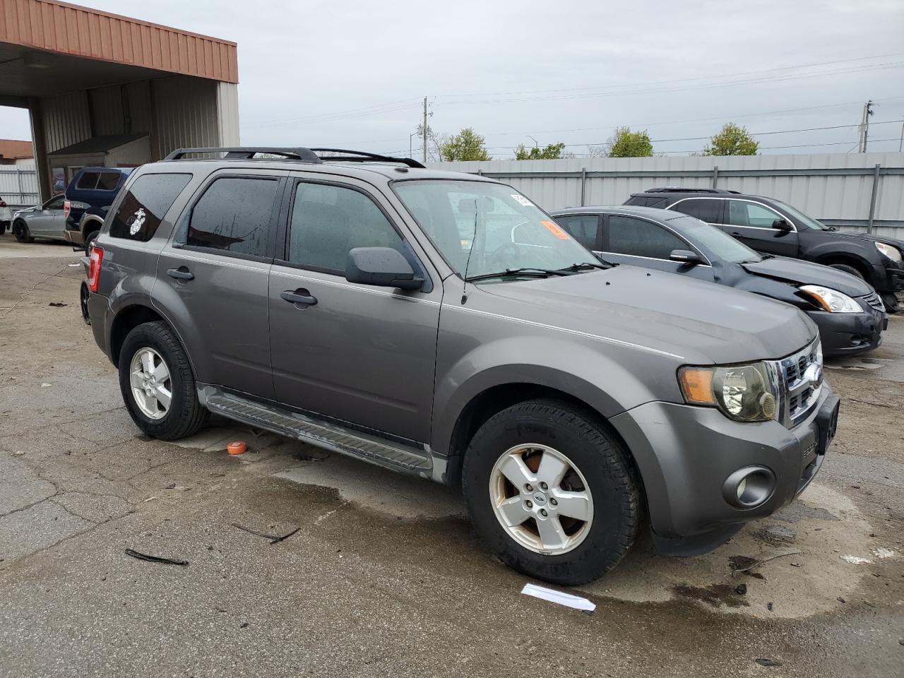 2010 FORD ESCAPE XLT - Image 4