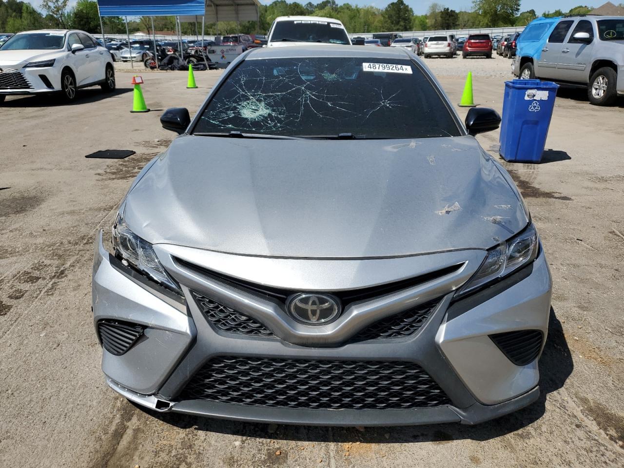 2020 TOYOTA CAMRY SE - Фото 5