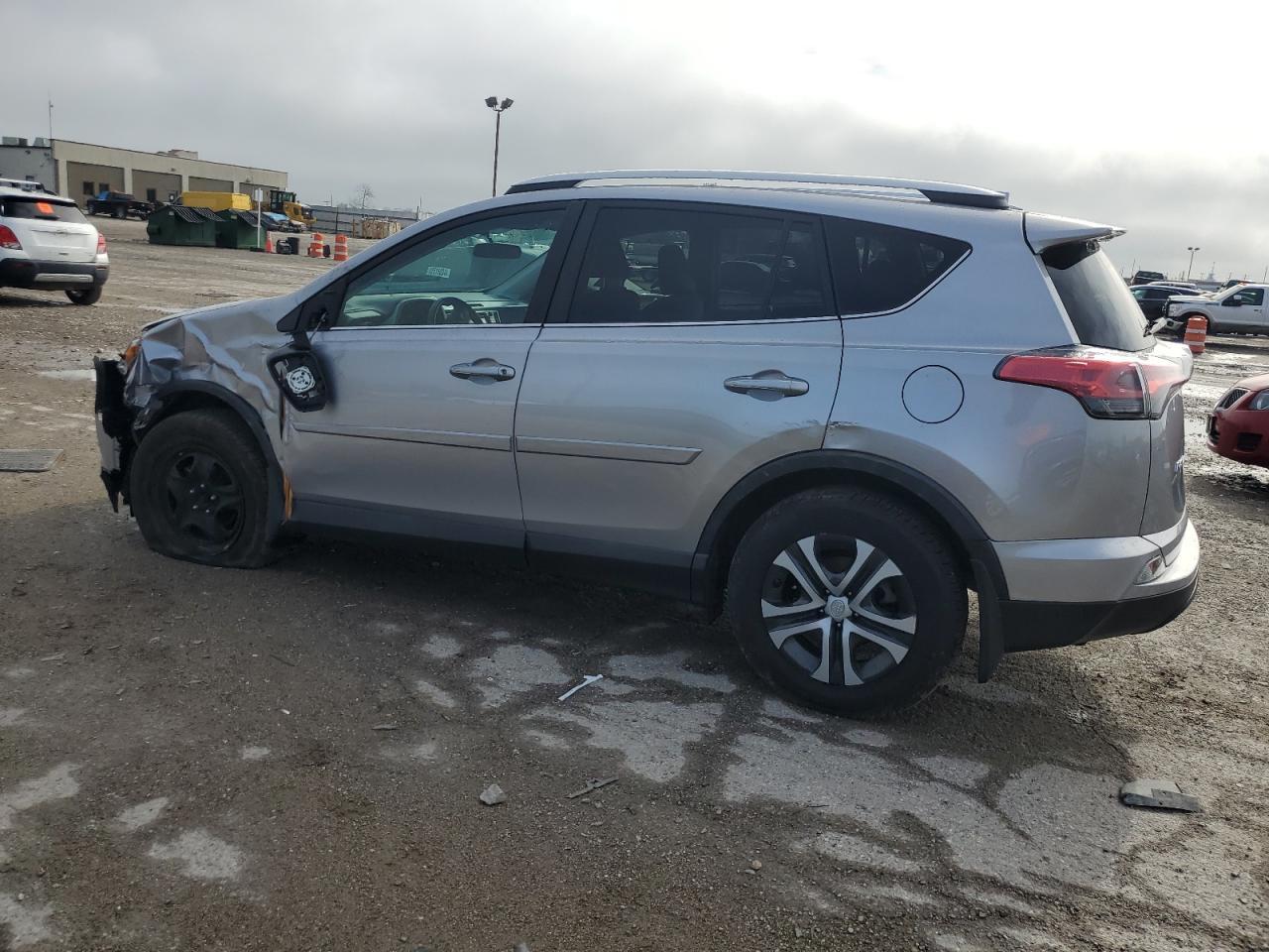 2016 TOYOTA RAV4 LE - Фото 2