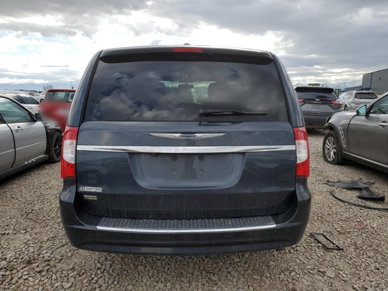 2014 CHRYSLER TOWN & COU - Image 6